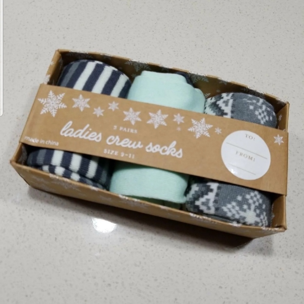 🌺SOLD🌺 3 pairs of mint/grey socks